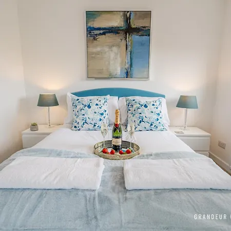 Shoreline Suite By Grandeur Property-3